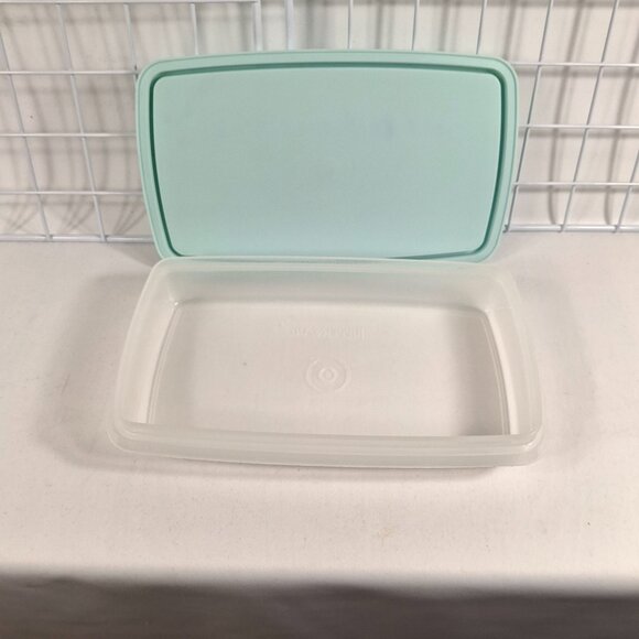 Vintage Collectible Tupperware #816 Deli Keeper w Lt Green Lid 9.5x5.5x1.7.5 In - Picture 2 of 15
